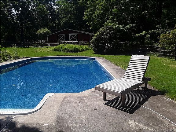 3rd image of 61 Sandy Hill Rd