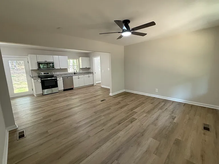 662 Timberlake Rd — Photo 1