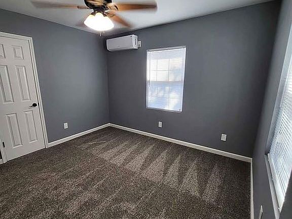 5th image of 121 Huisache St