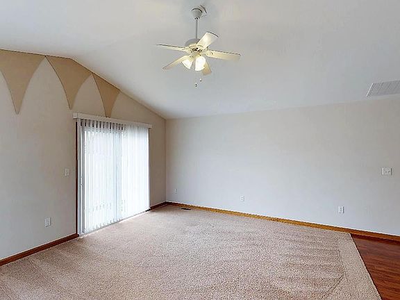 3rd image of 412 Jillian Dr