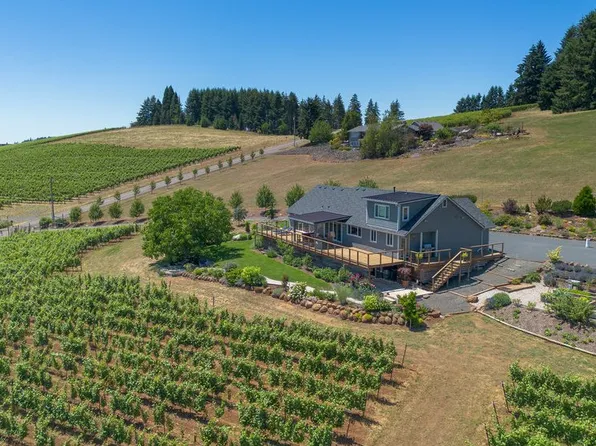 18265 NE Fairview Dr, Dundee, OR 97115