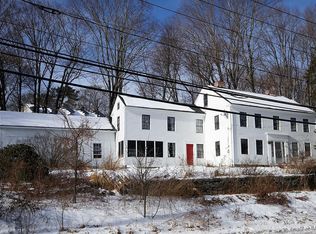 11 Main St, Upton, MA 01568