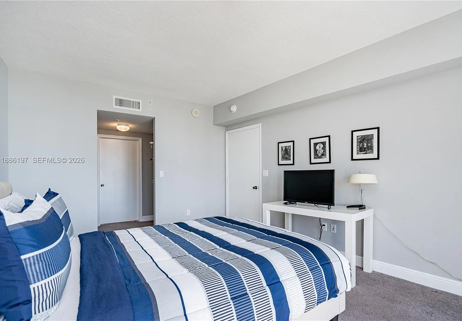 Opera Tower Condo — Photo 3