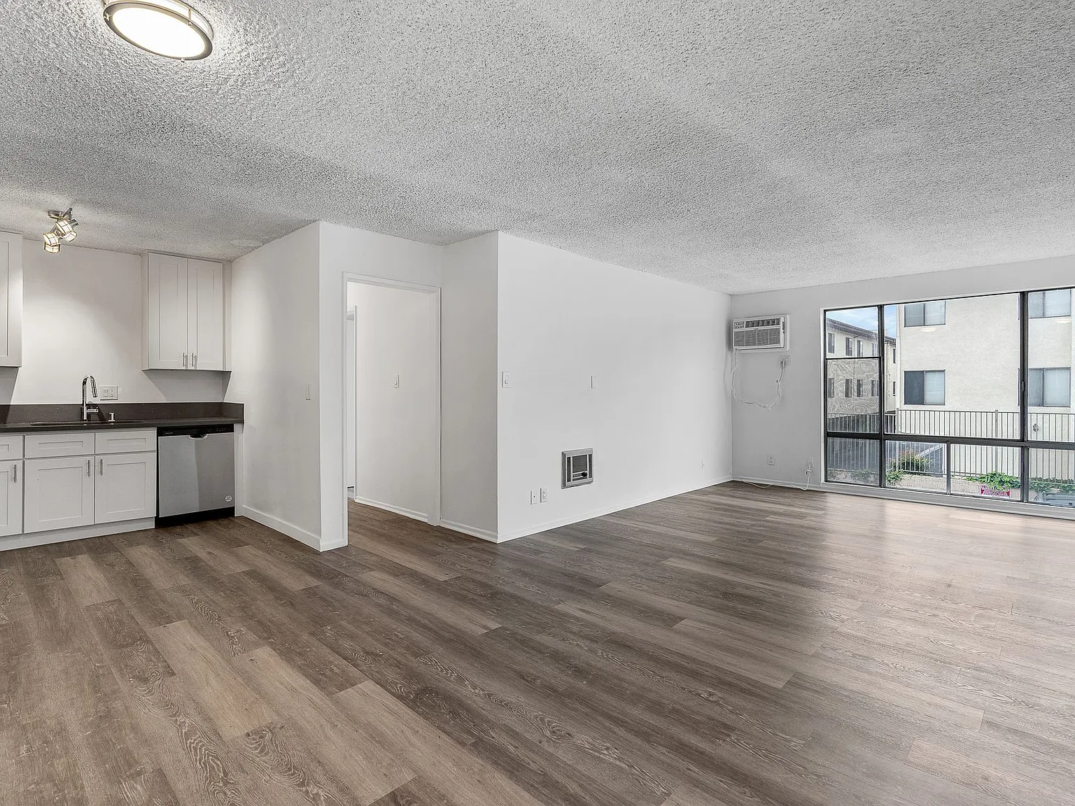 THE COLONY AT DRONFIELD (Mountain View Manor) — Photo 1