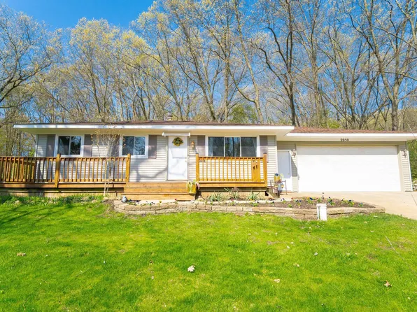 2050 Ardsley Dr, Ortonville, MI 48462