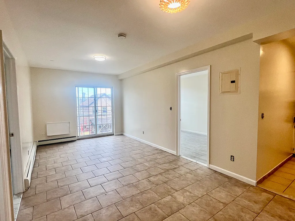 Building Photo - 104-04 47th Ave #2C