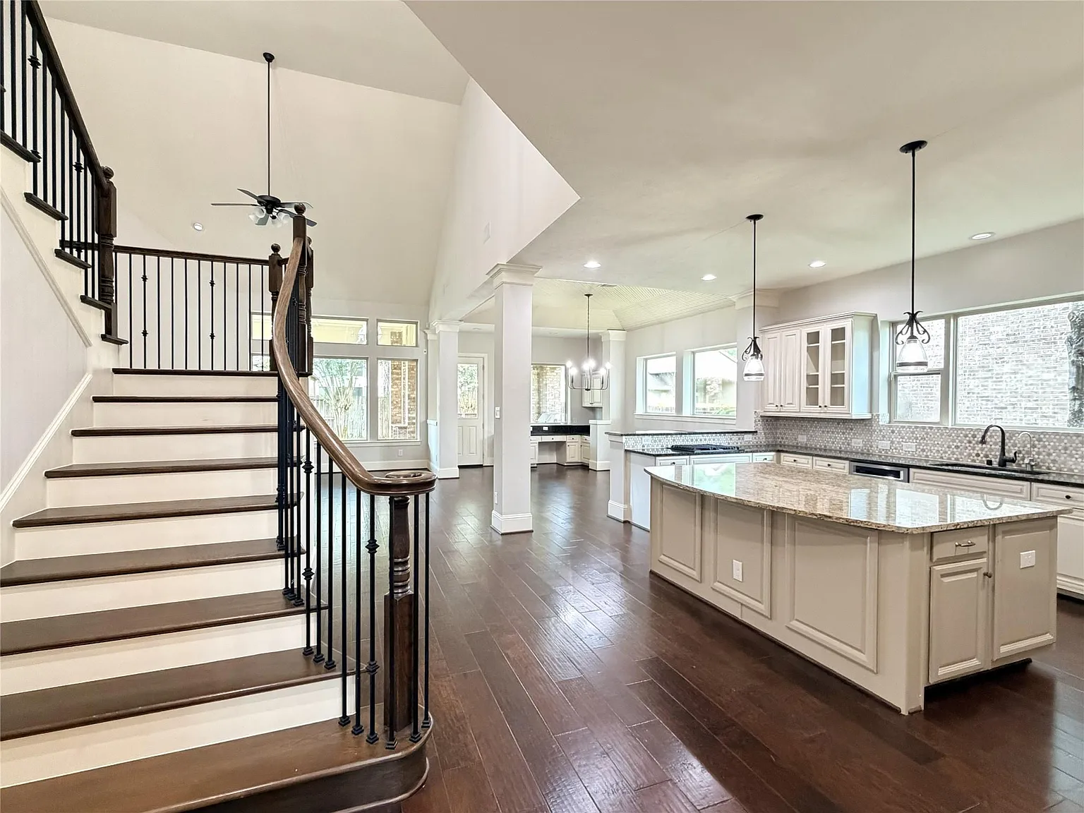 5 bed, 4.5 bath, 4313 sqft, $4,800 — Photo 1