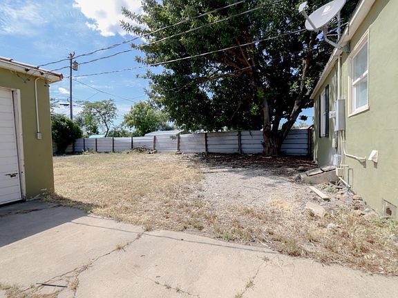 3rd image of 360 E 19th St