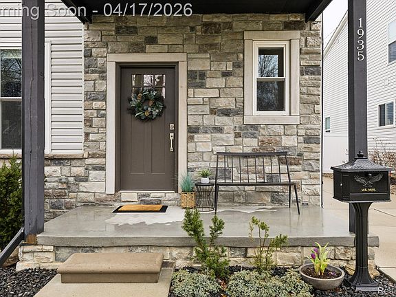 2nd image of 1935 Martin Rd