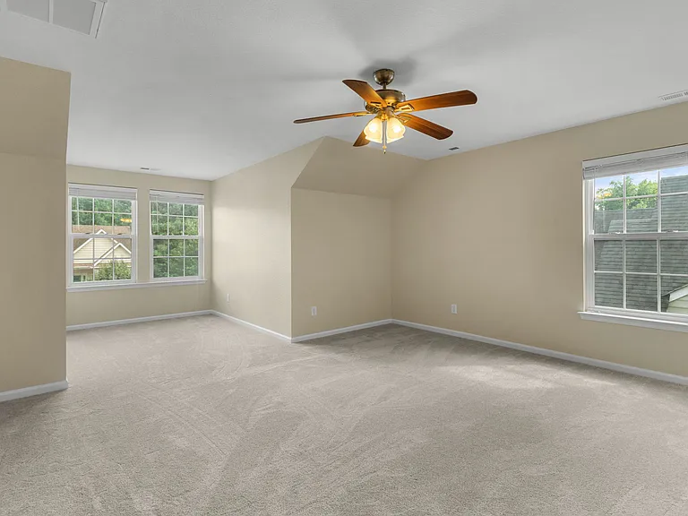 729 Creekwood Dr — Photo 4