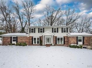 135 S Greentrails Dr, Chesterfield, MO 63017