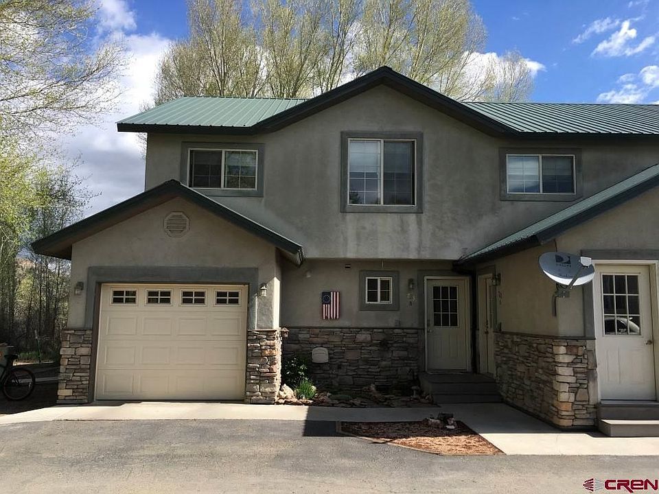 Excellent location, near the Elementary/middle school, trails. 1 car attached heated garage.