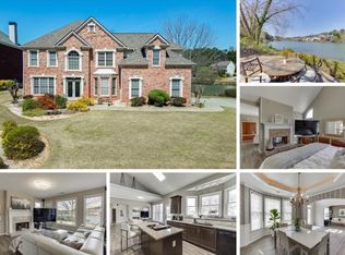 3795 Regal Oaks Dr, Suwanee, GA 30024