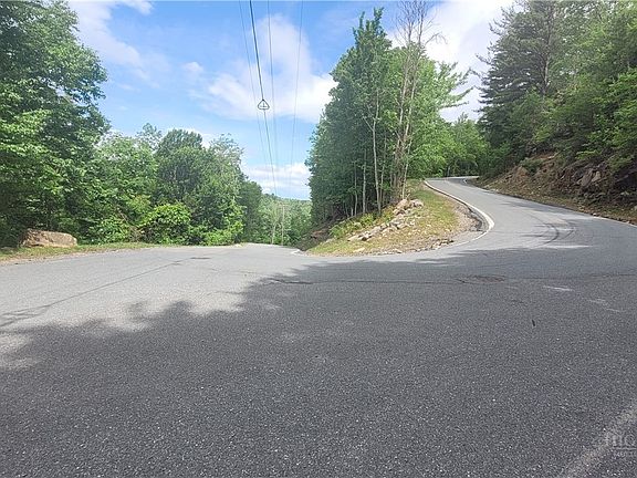 3rd image of 425 Pinnacle Ridge Road