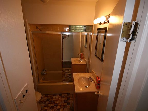 3rd image of 2236 Steinway St
