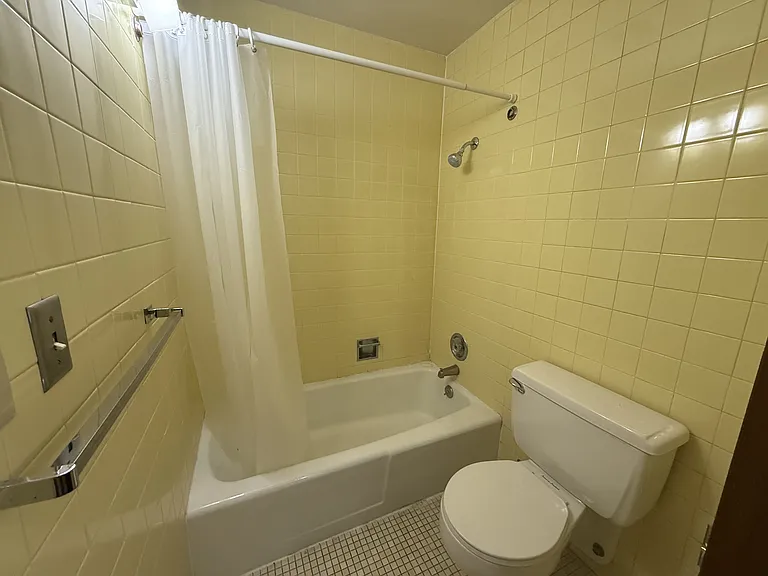 211 N 34th St #16 — Photo 9