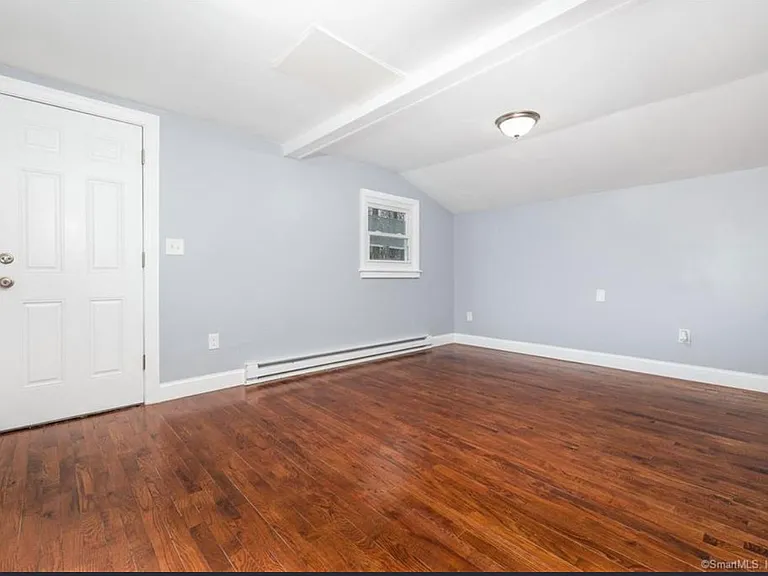 300 Capen St — Photo 5