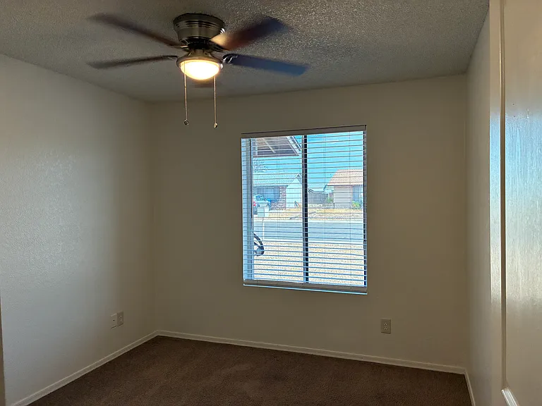 602 W Wickieup Ln — Photo 25