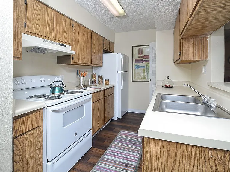 Windwood Oaks Apartments — Photo 25