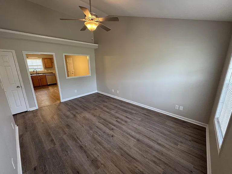 404 Faulkner Dr — Photo 3