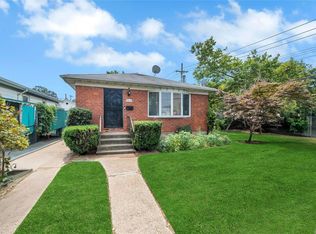 21604 132nd Ave, Springfield Gardens, NY 11413