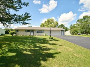 17 Ice Rose Ln, Rochester, NY 14623