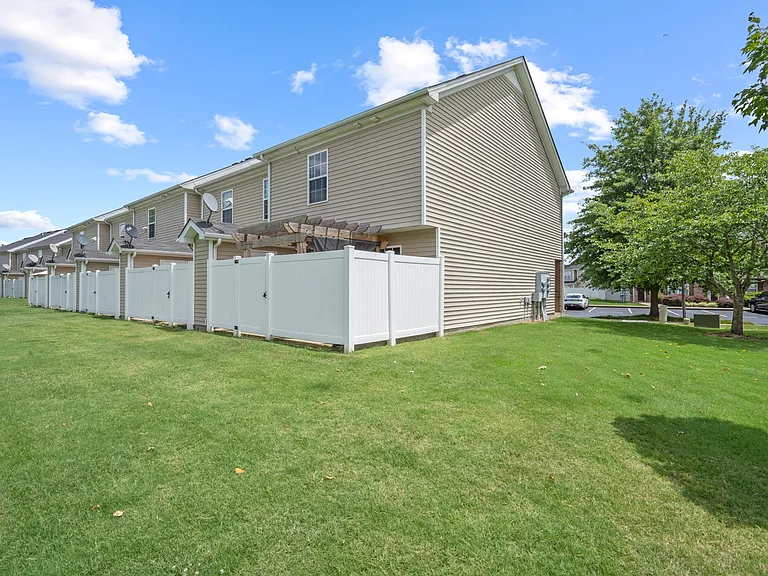 2128 Victory Gallop Ln — Photo 30
