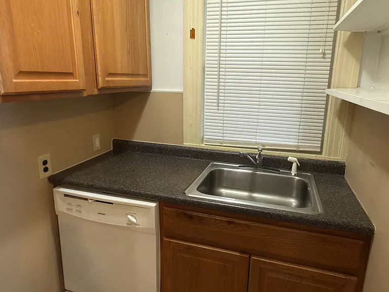 328 Brooks St #1 — Photo 11