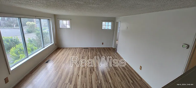 3 bed, 2.0 bath, 1893 sqft, $2,200 — Photo 4