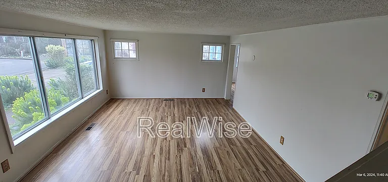 355 W Selmar Ct — Photo 4