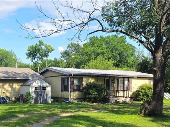 325 E 2nd St, Prescott, KS 66767
