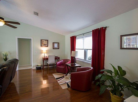 5th image of 120 Ferndale Ln