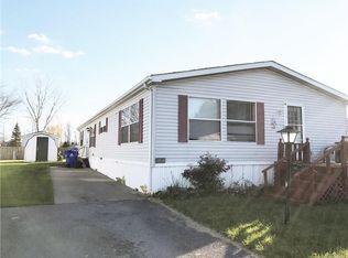1095 Lockwood Dr, Lockport, NY 14094