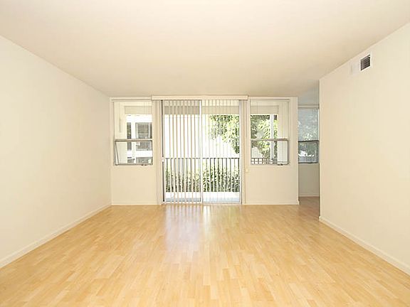 3rd image of 122 E Creek Dr APT 3B