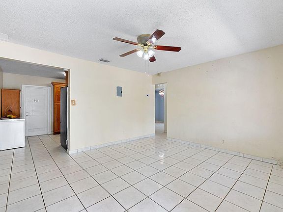 4th image of 1302 SW 22nd Avenue