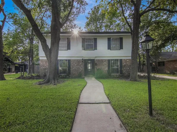 18510 Point Lookout Dr, Houston, TX 77058