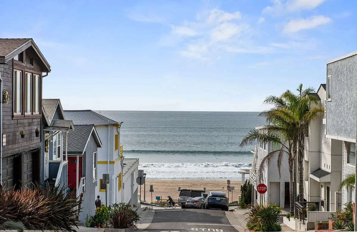 Very Short Walk to the Beach - 3519 Manhattan Ave