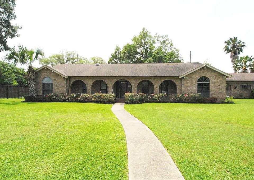 1st image of 5003 Mockingbird Ln