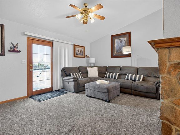 2nd image of 3905 Memory Ln