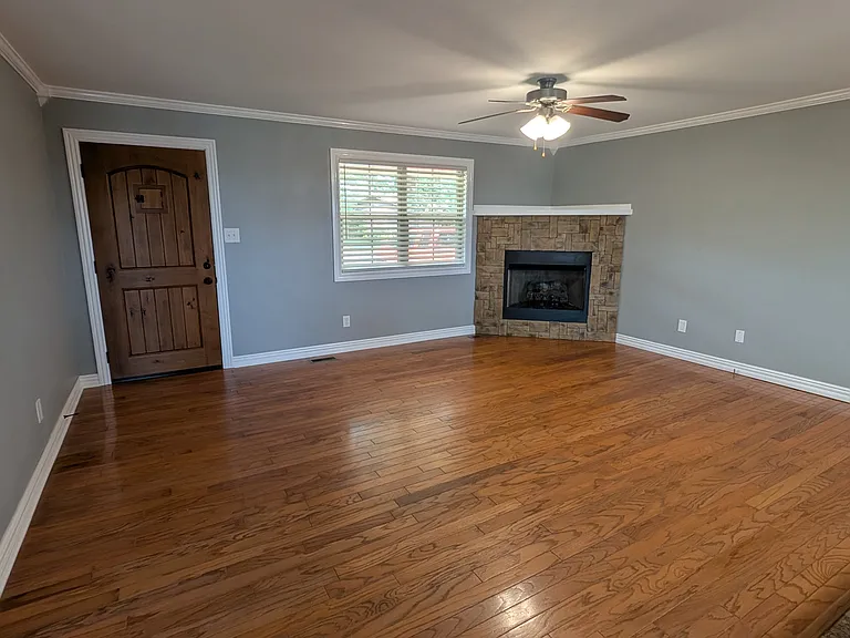 435 Gunther Cir — Photo 4