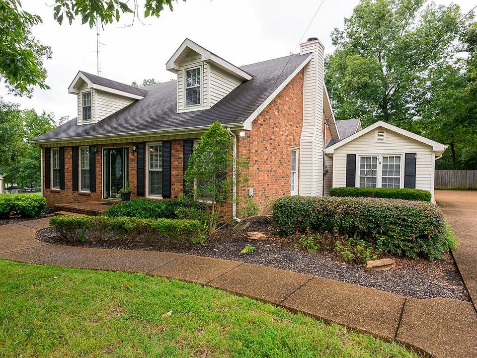 1st image of 427 Robertson Dr