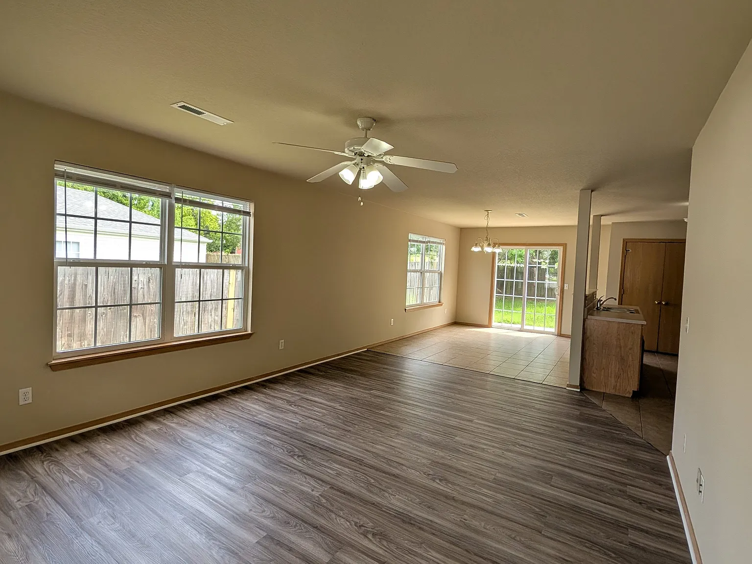 3 bed, 1154 sqft, $1,400 — Photo 2