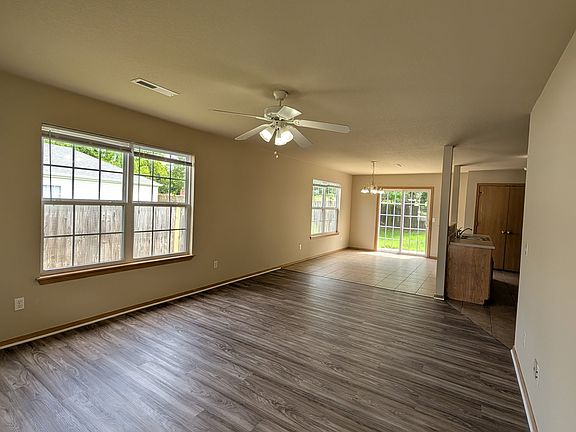 2nd image of 605 Cedar Brook Ct