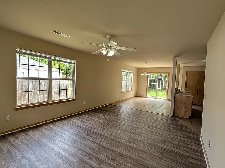 605 Cedar Brook Ct — Photo 2