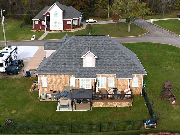 3rd image of 101 Finch Ln
