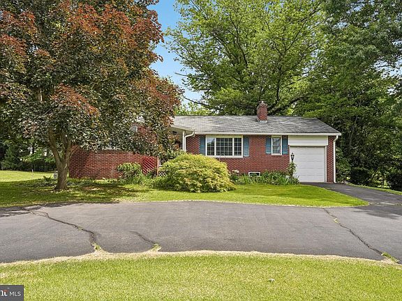 2nd image of 1113 Vilsmeier Rd
