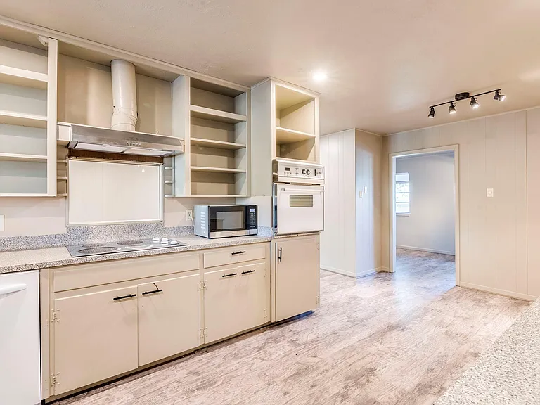 10606 Macmora Rd — Photo 11