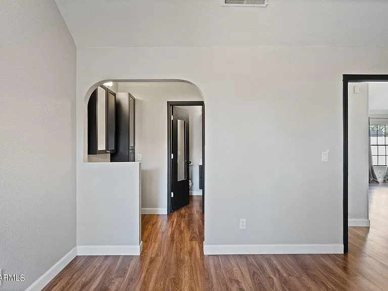 2129 W Rose Garden Ln — Photo 18