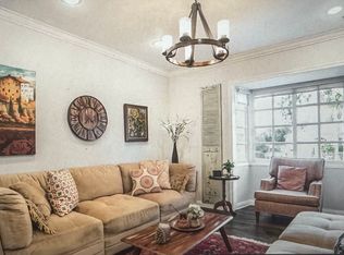 17538 Collins St, Encino, CA 91316