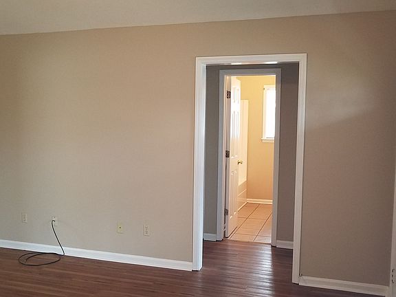3rd image of 1752 W Gordon St